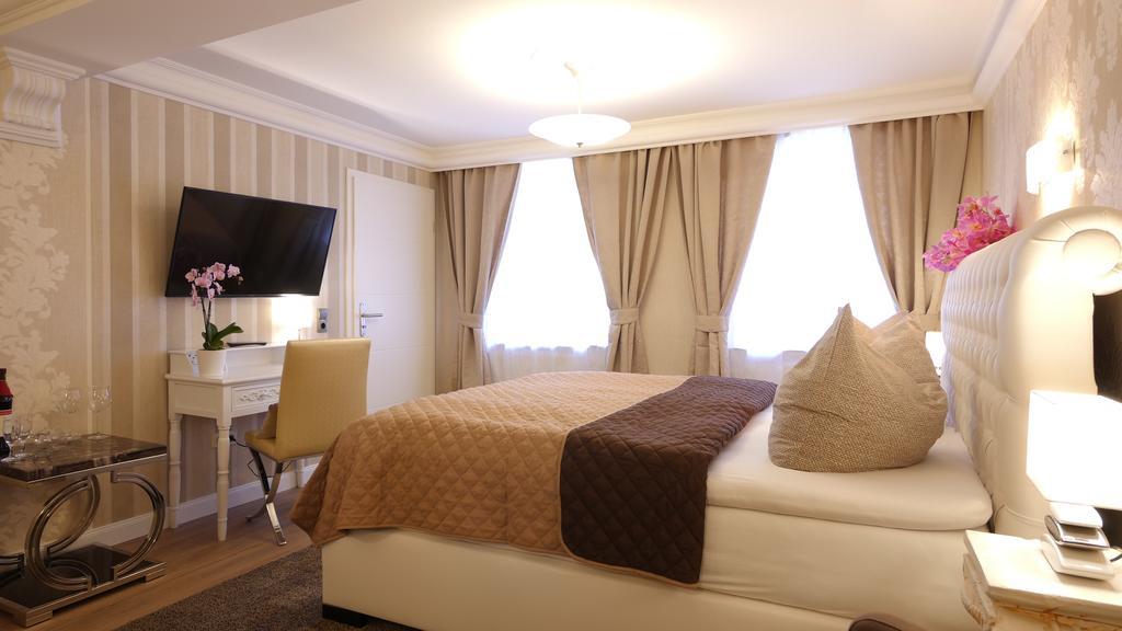 Querfurter Hof Hotel ภายนอก รูปภาพ