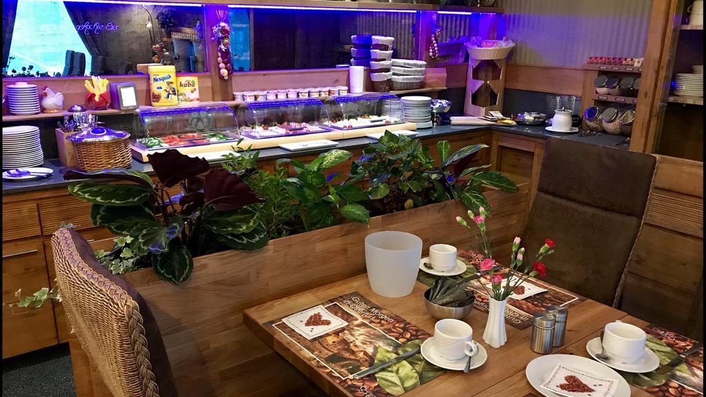 Querfurter Hof Hotel ภายนอก รูปภาพ